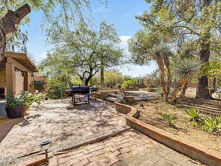 6510 E Dixileta Dr — Photo 30