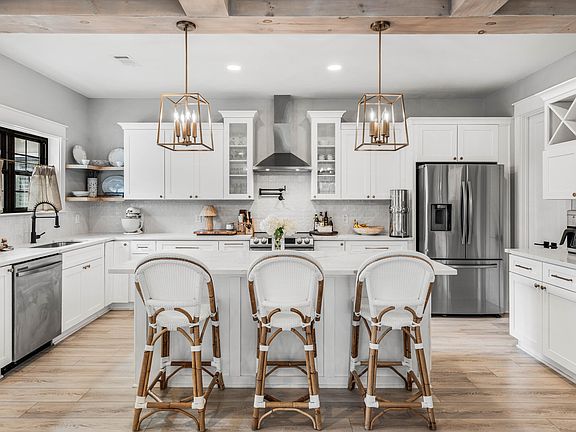 3rd image of 69 Devlieg Ave