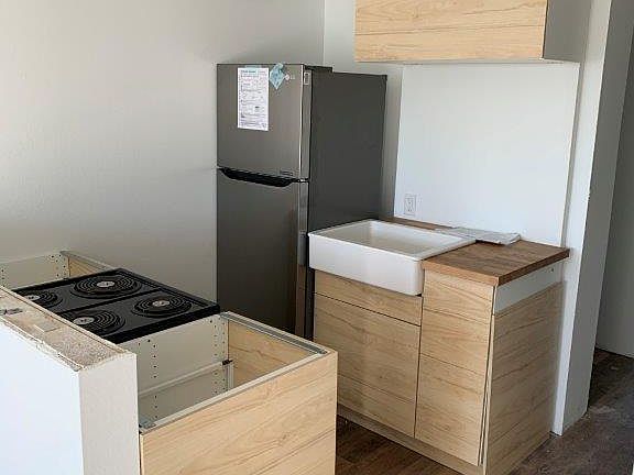 3rd image of 2421 Stone St #104