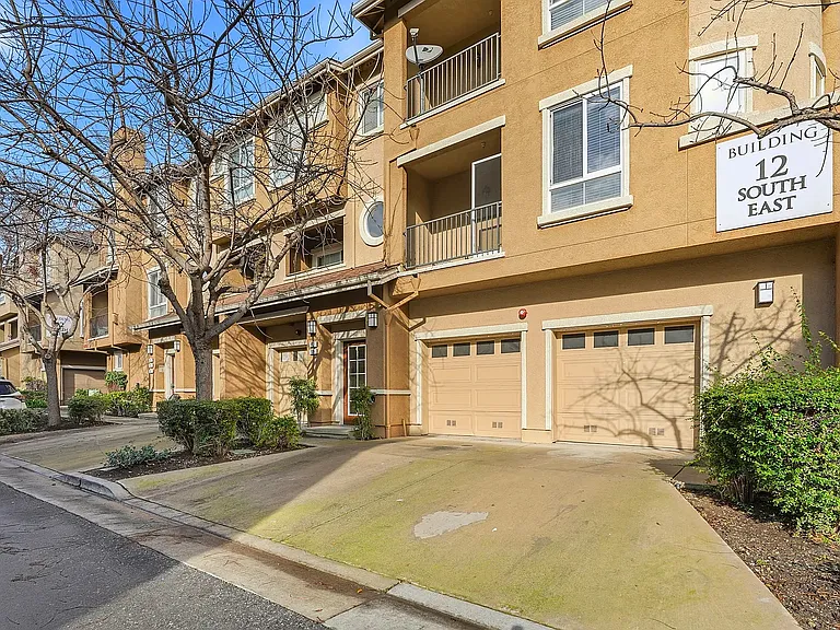 599 Marble Arch Ave — Photo 35