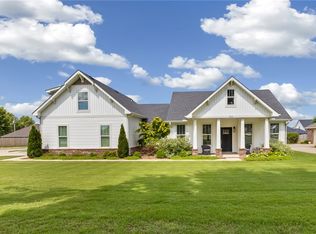 682 S Mock St, Prairie Grove, AR 72753