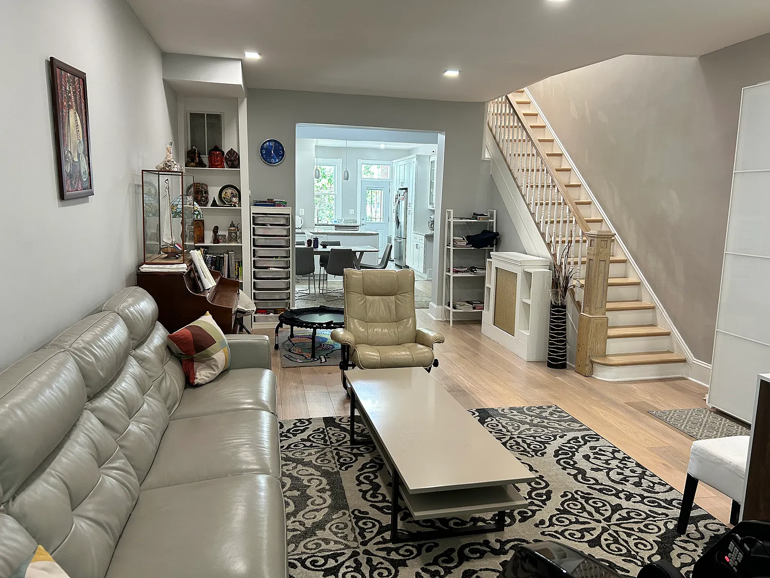 3 bed, 1600 sqft, $5,200 — Photo 2