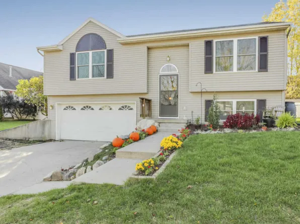 161 Rollingwood Dr NE, Rockford, MI 49341
