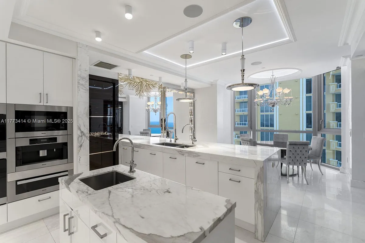 Building Photo - 17749 Collins Ave #3501