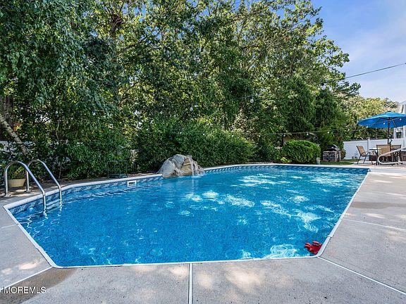 4th image of 41 Deer Run Drive S