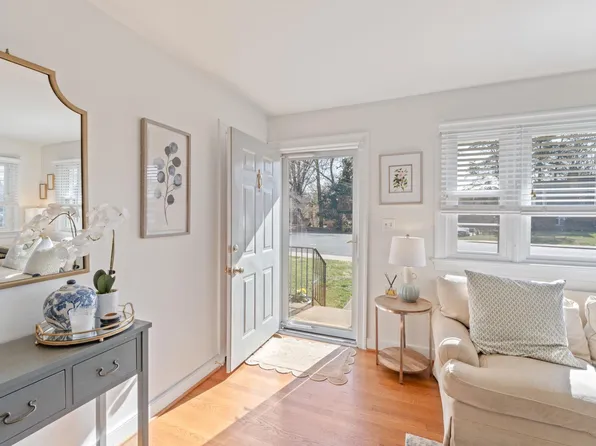 109 Camellia Dr, Charlottesville, VA 22903