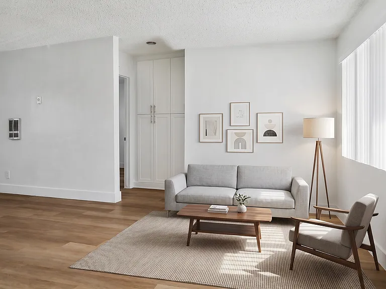 Terre at 1037 Peach — Photo 8