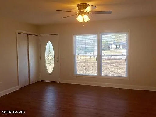306 Sussex Ct — Photo 2
