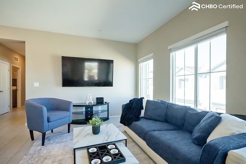 Living Room Pic2