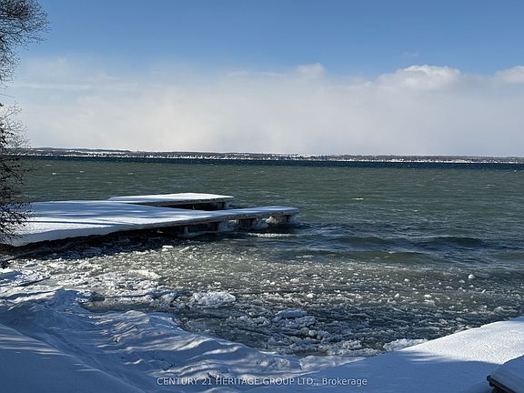 4th image of 911 Lake Dr N