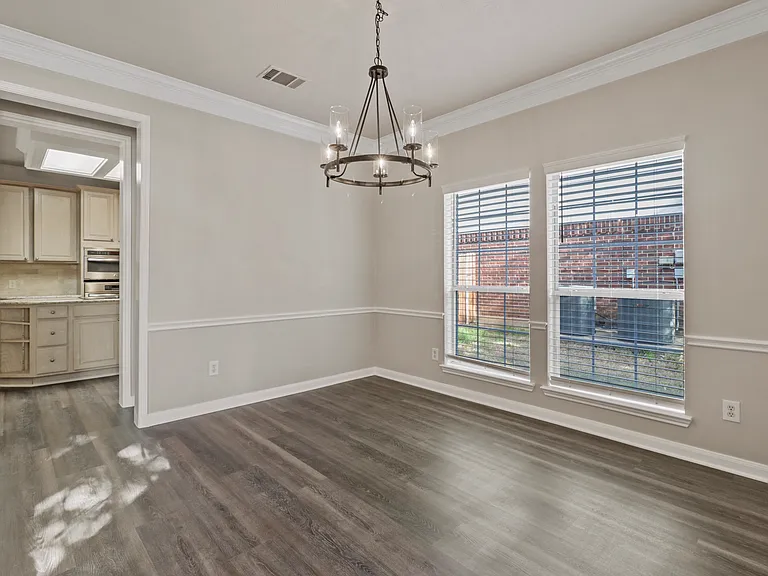 1527 Lakeview Dr — Photo 5
