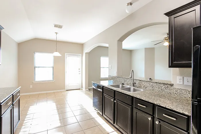 932 Haley Dr — Photo 8