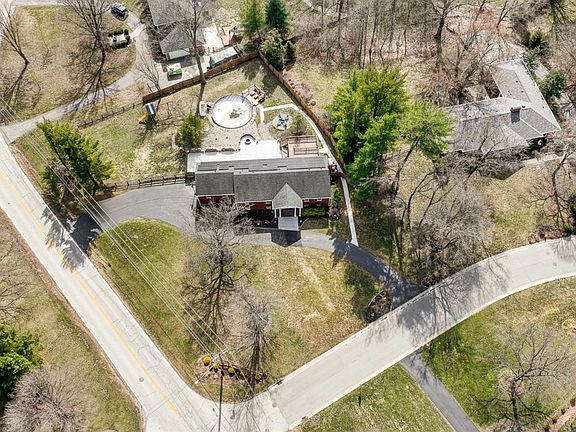 2nd image of 696 Dunwoodie Dr