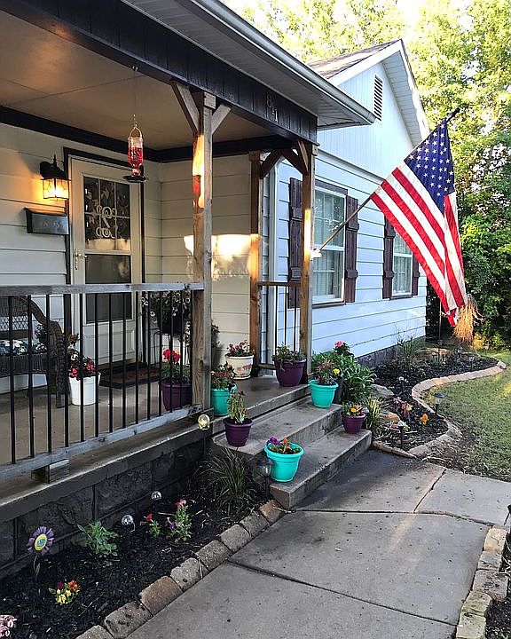 1st image of 811 E Seneca Ave