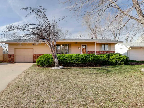 8 SE 4th Street Ct, Newton, KS 67114