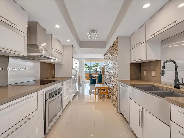 10175 Collins Ave #102 — Photo 7