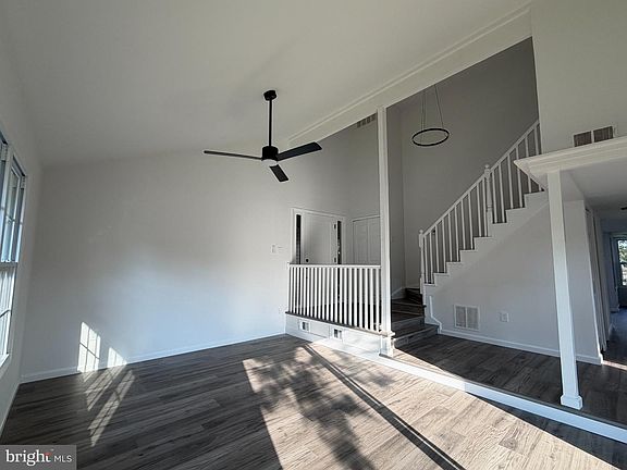 2nd image of 102 Wrightwood Pl