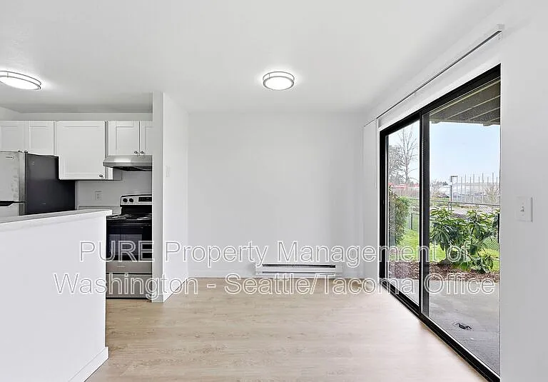6601 S 8th St — Photo 59