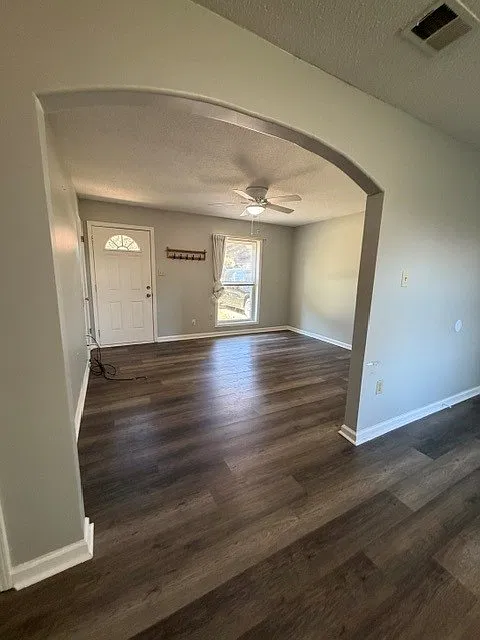 3 bed, 1.5 bath, 1200 sqft, $1,650 — Photo 4