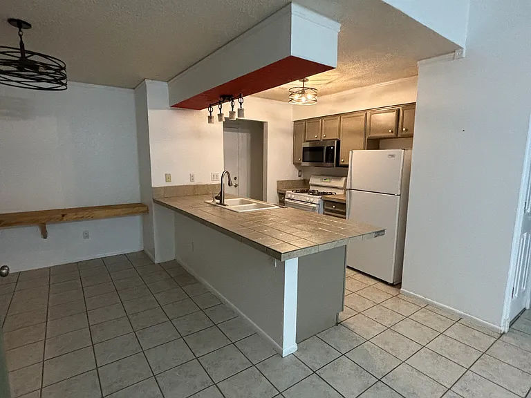 47 Roberts Dr — Photo 7
