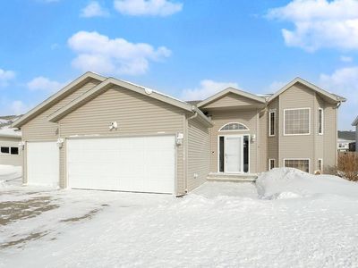 1034 39th Ave W, West Fargo, ND, 58078