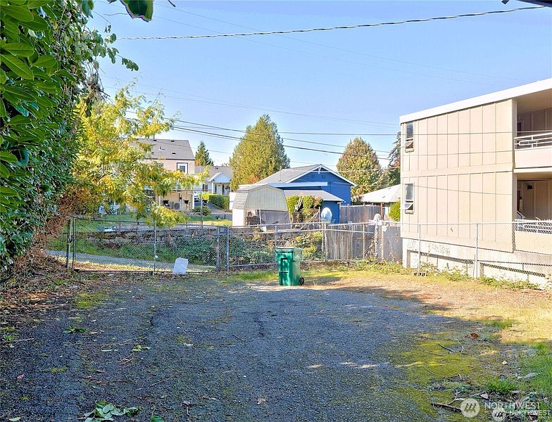 3rd image of 6517 35th Avenue SW