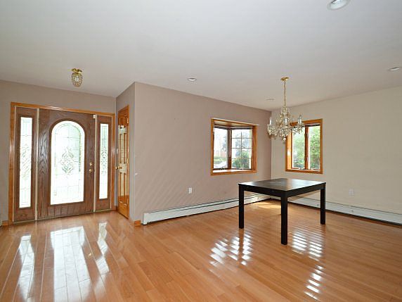 2nd image of 332 Bryn Mawr Rd