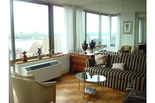 Rented by City Connections Realty | media 7