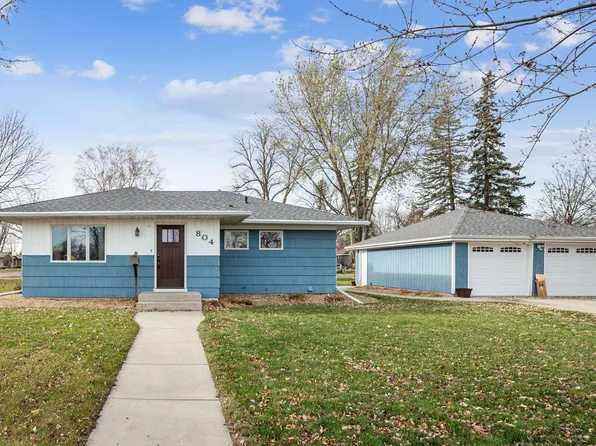 804 9th St S, Olivia, MN 56277