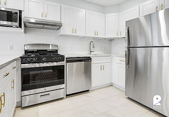 3rd image of 14836 89th Ave #6C