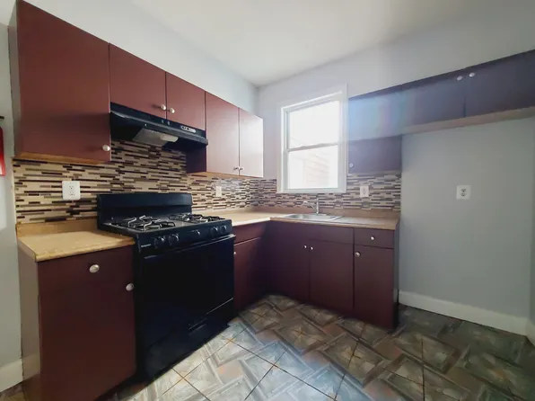 157 Woodlawn Avenue image 1 of 5