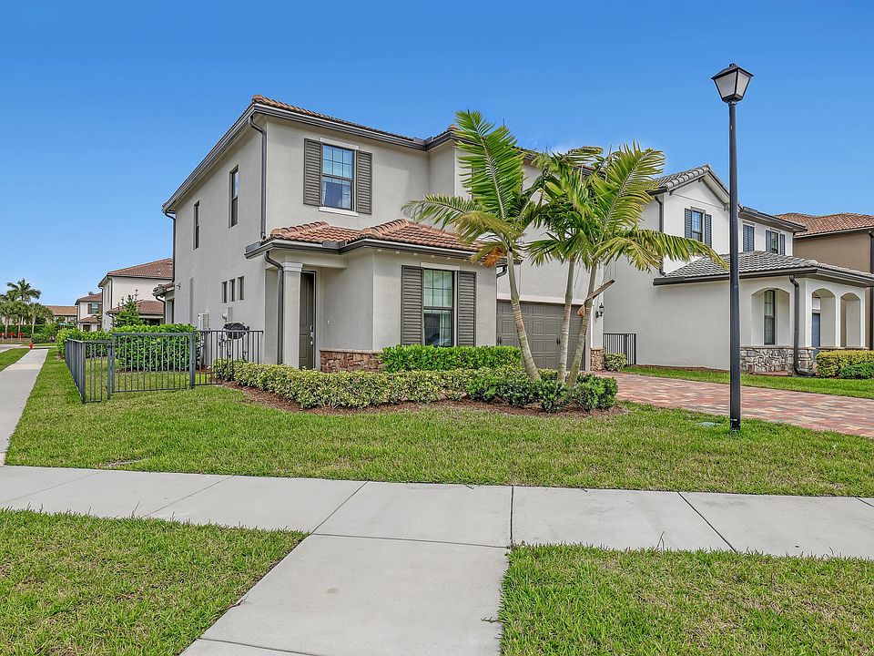 1st image of 4740 Chantilly