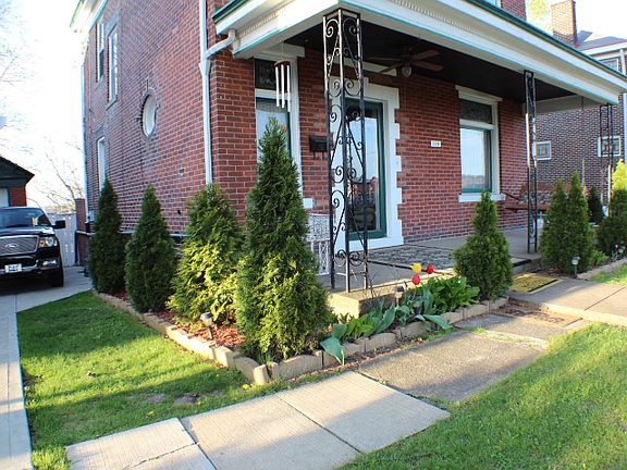 Front Porch w Swing