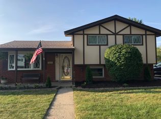 2451 Camel Dr, Sterling Heights, MI