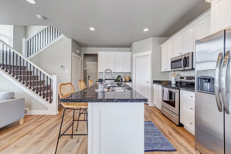 4 bed, 2.5 bath, 2200 sqft, $775 — Photo 4