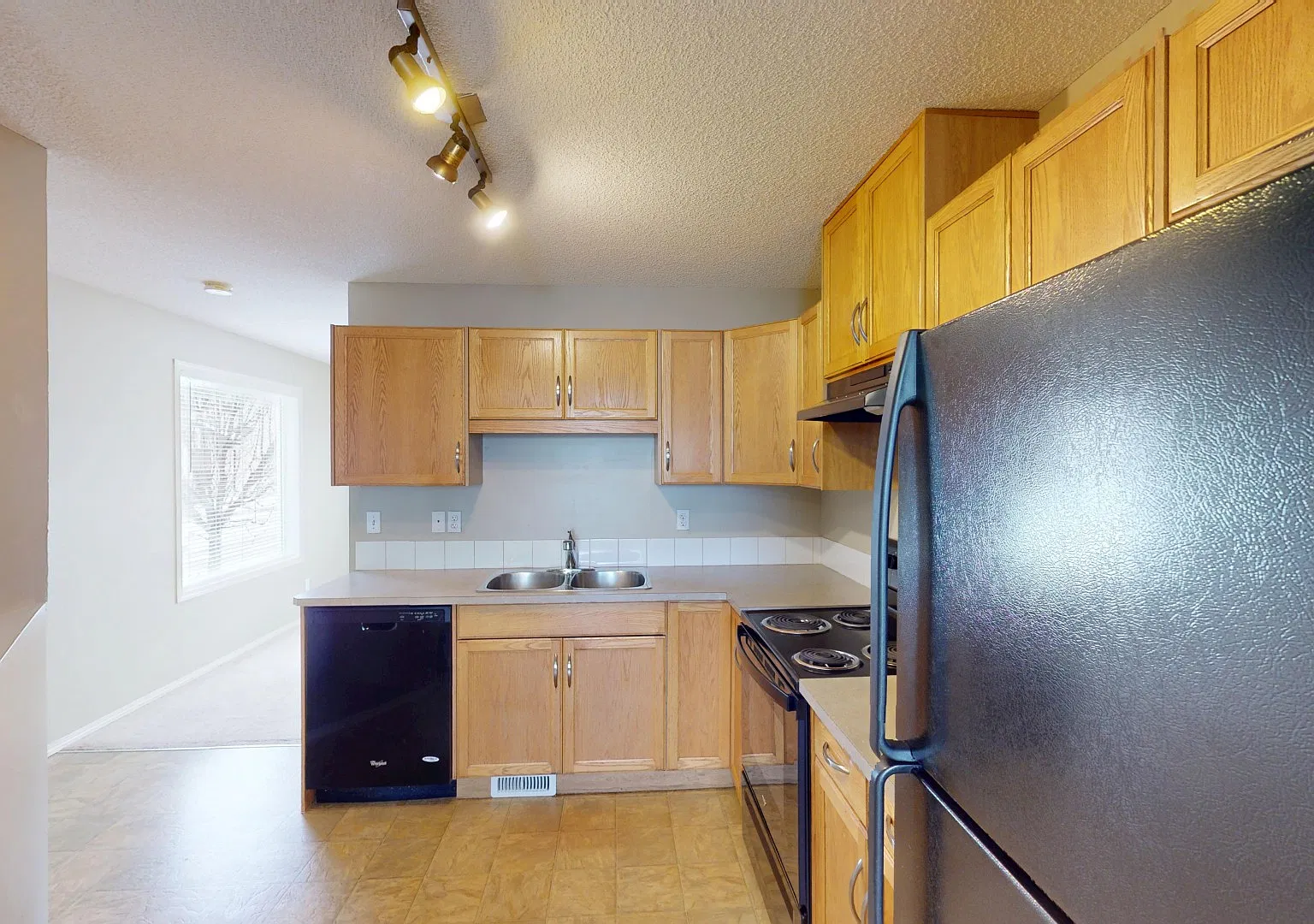 501 Saddlecrest Boulevard Northeast — Photo 2