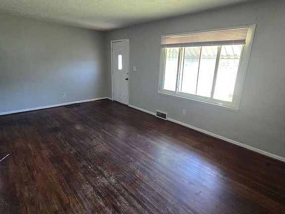 2nd image of 2112 W Memorial Dr