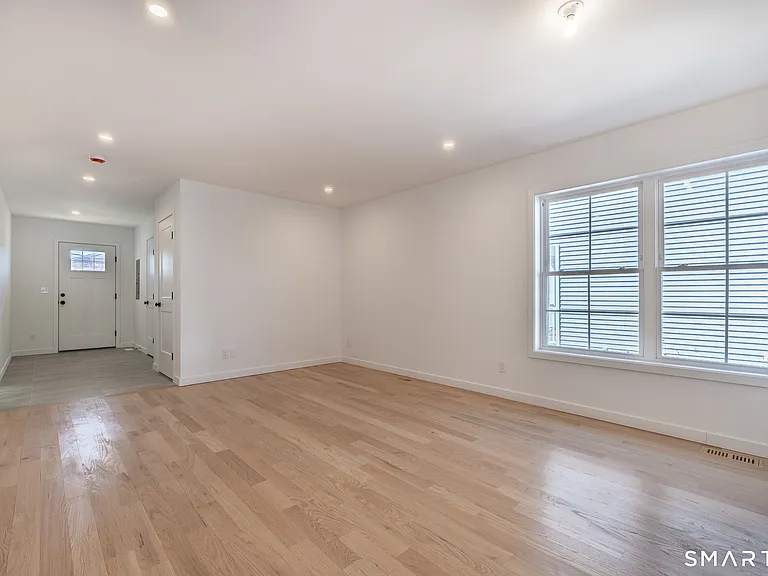 330 Pleasantview Ave #1 — Photo 5