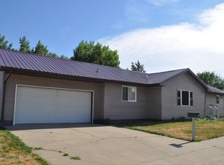 508 8th St W, Lemmon, SD 57638