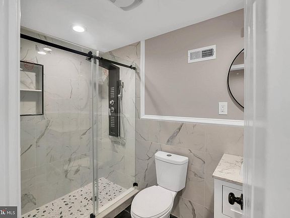 5th image of 810 Watkins St