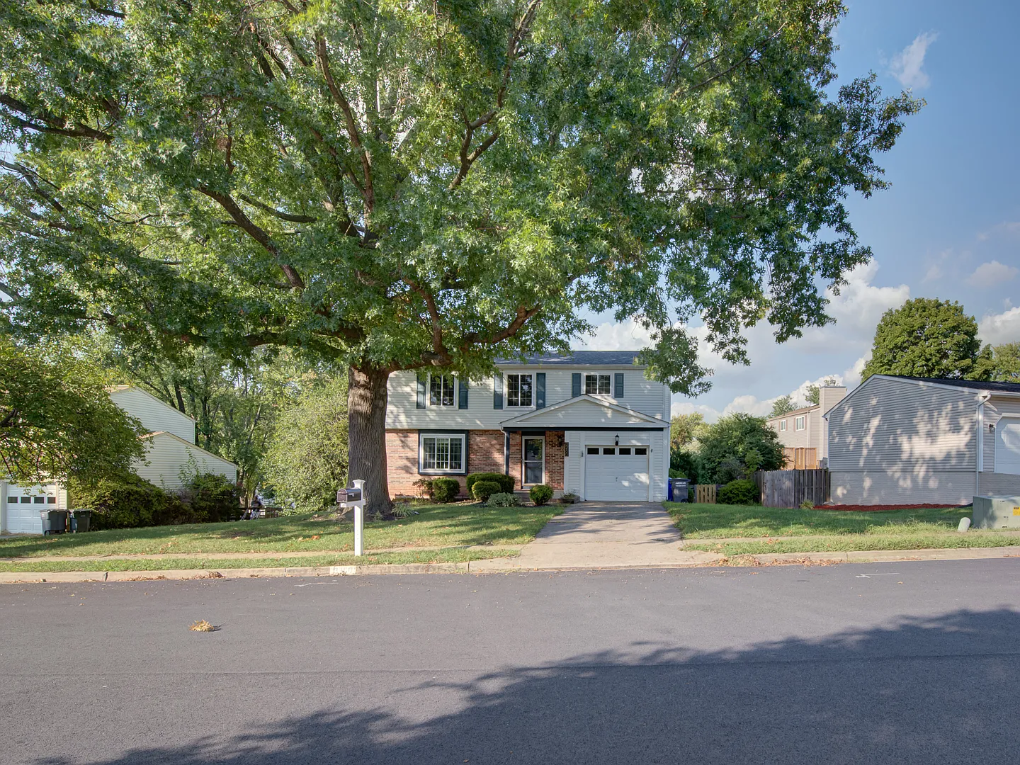 4 bed, 2.5 bath, 2576 sqft, $3,200 — Photo 4