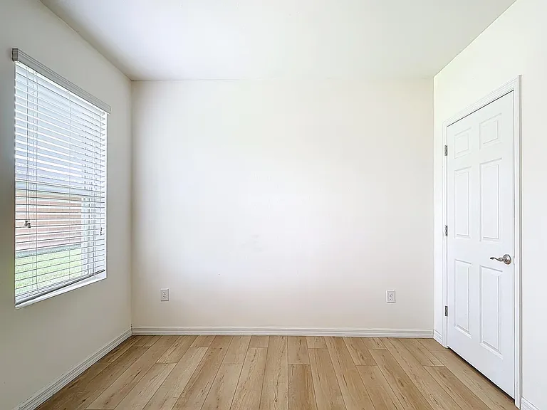 3230 33rd Ave NE — Photo 13