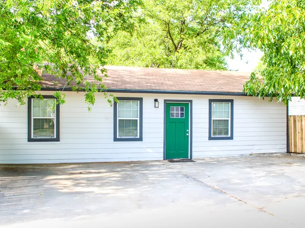 901 N Morris St #B, Gainesville, TX 76240
