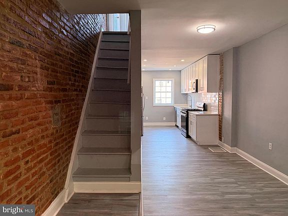 3rd image of 427 N Montford Ave