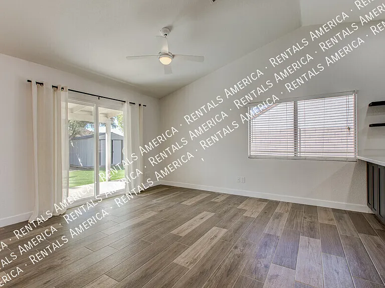 819 W Ross Ave — Photo 9