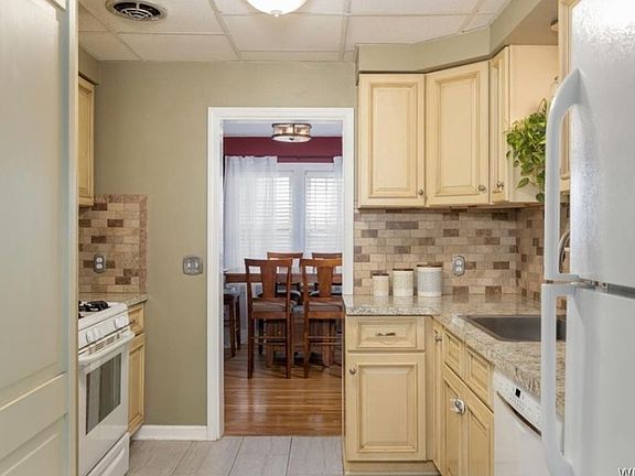 2nd image of 28 University Ct