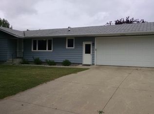 708 3rd Ave NE, Hillsboro, ND 58045