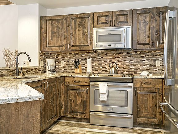 3rd image of 96 Highlands Ln #201