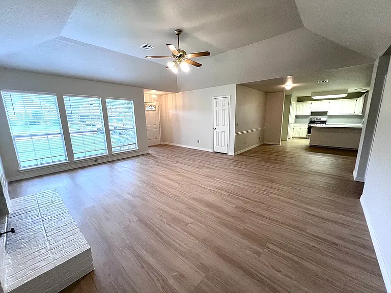 11102 S Nandina Ave — Photo 4