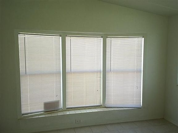 Eat-In Kitchen Areaa